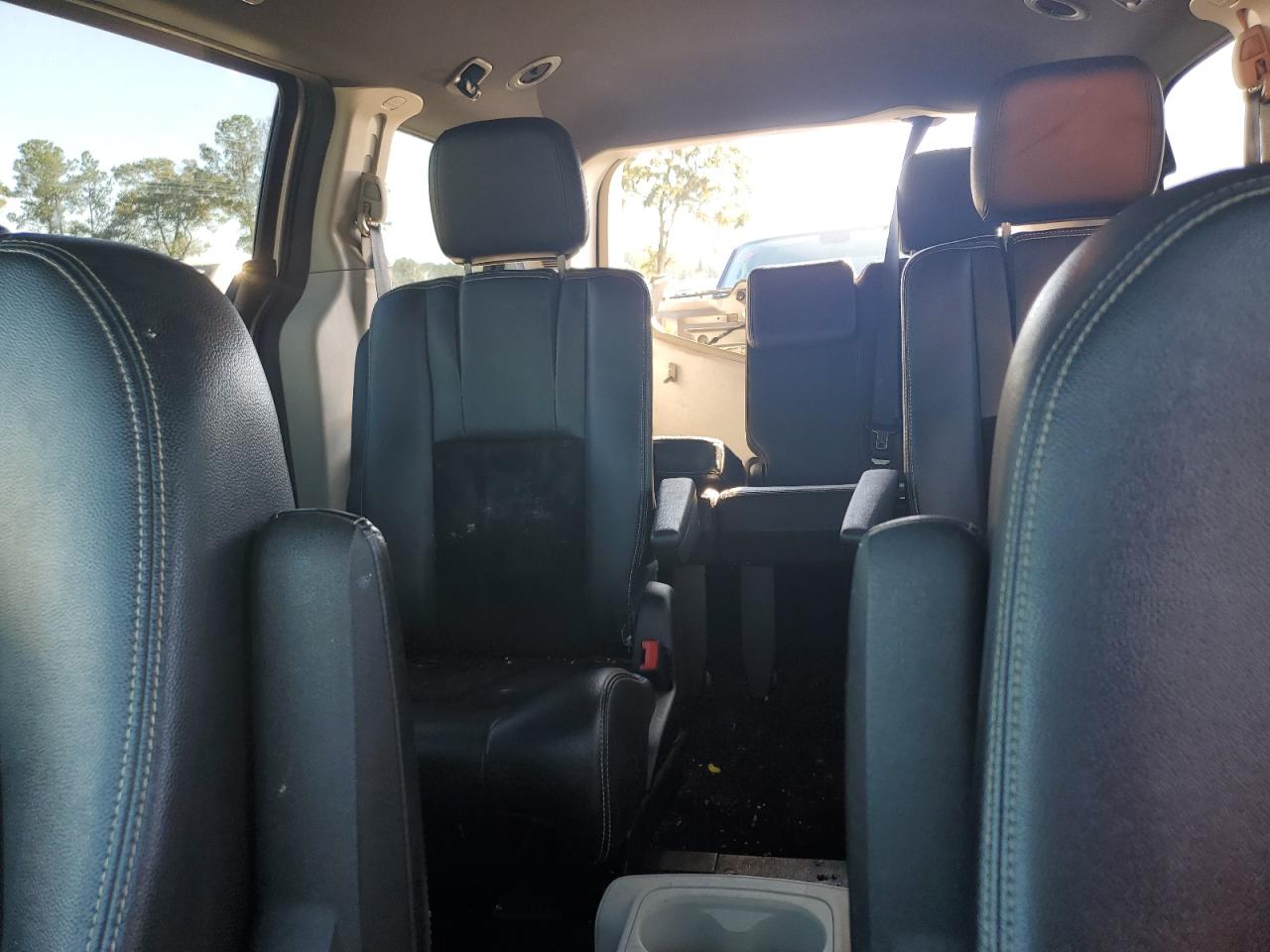 2018 Dodge Caravan - Image 10