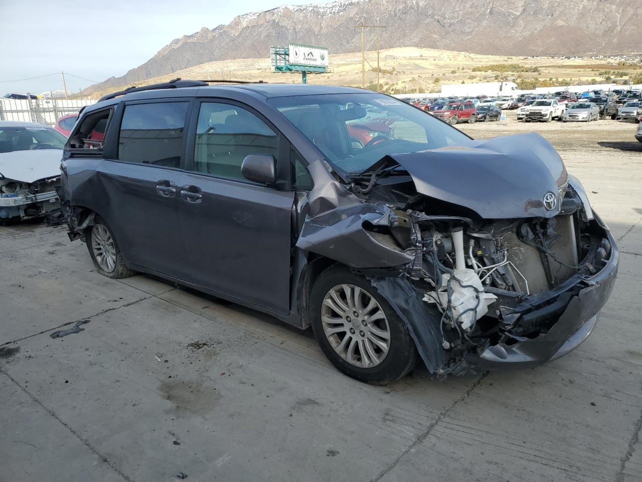 2015 Toyota Sienna - Image 4