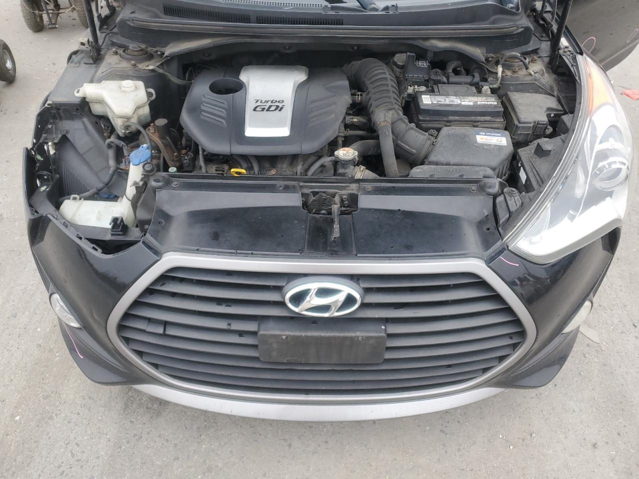 2016 Hyundai Veloster - Image 11