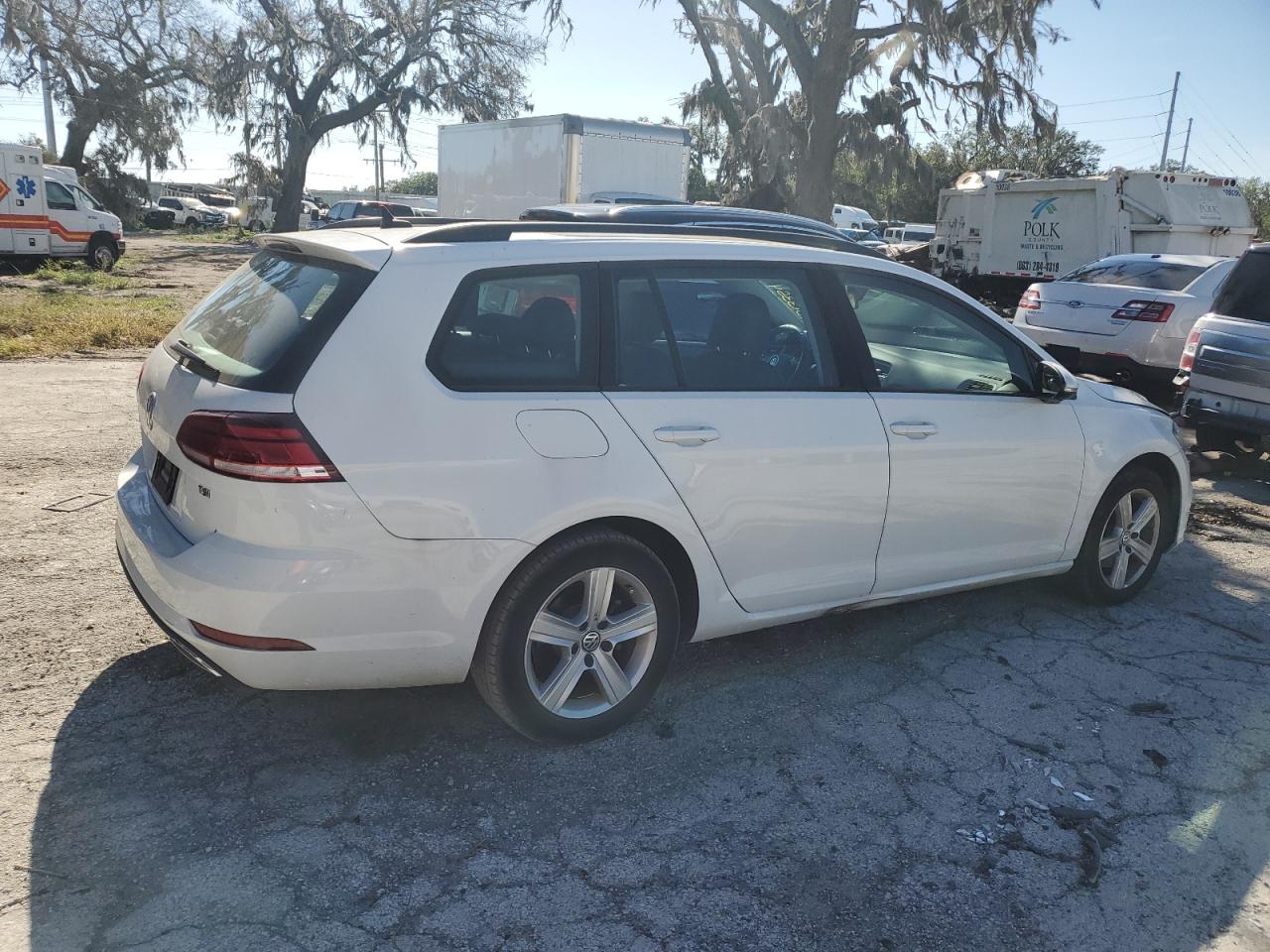 2018 Volkswagen Golf - Image 3