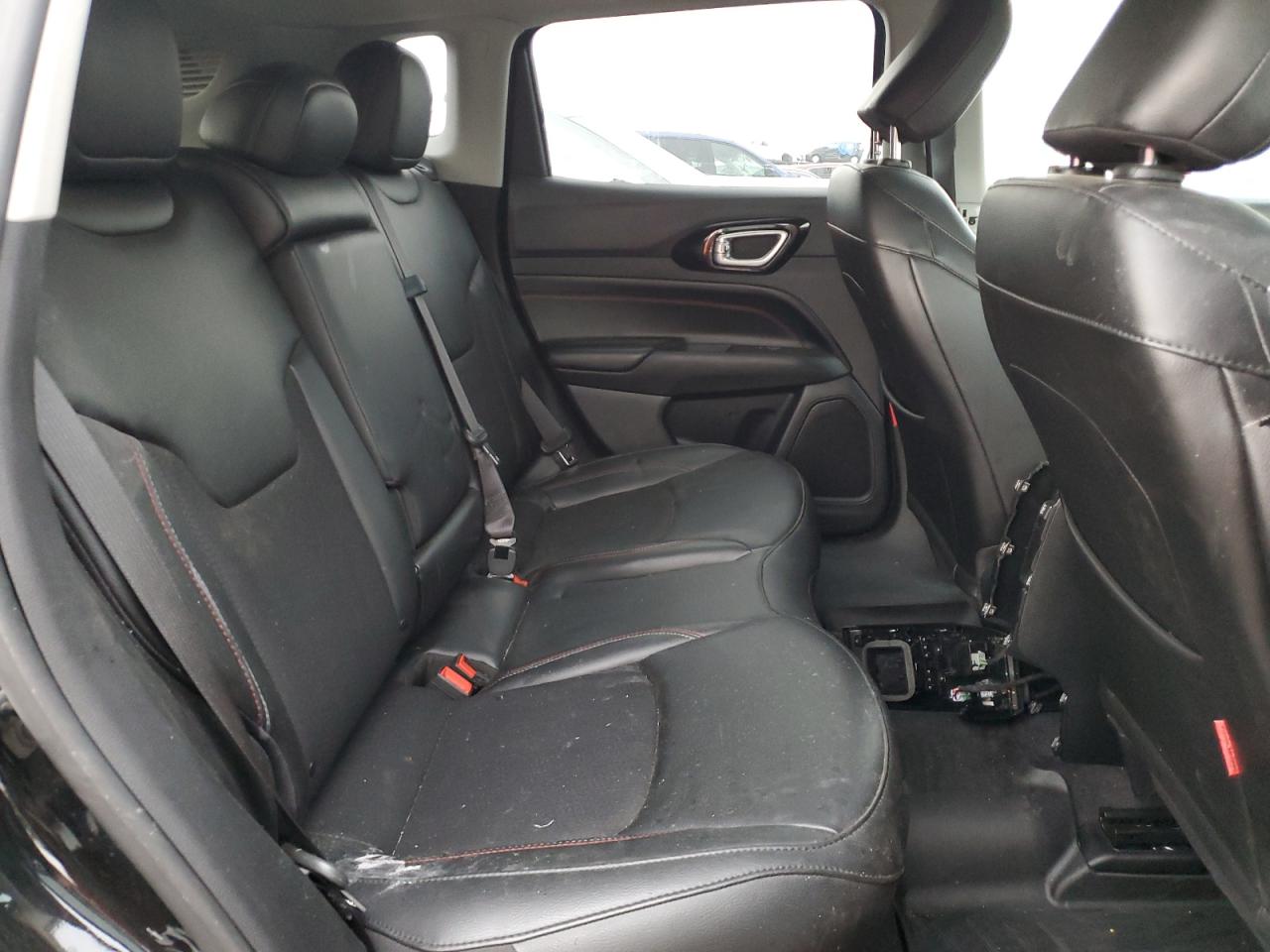 2022 Jeep Compass - Image 11