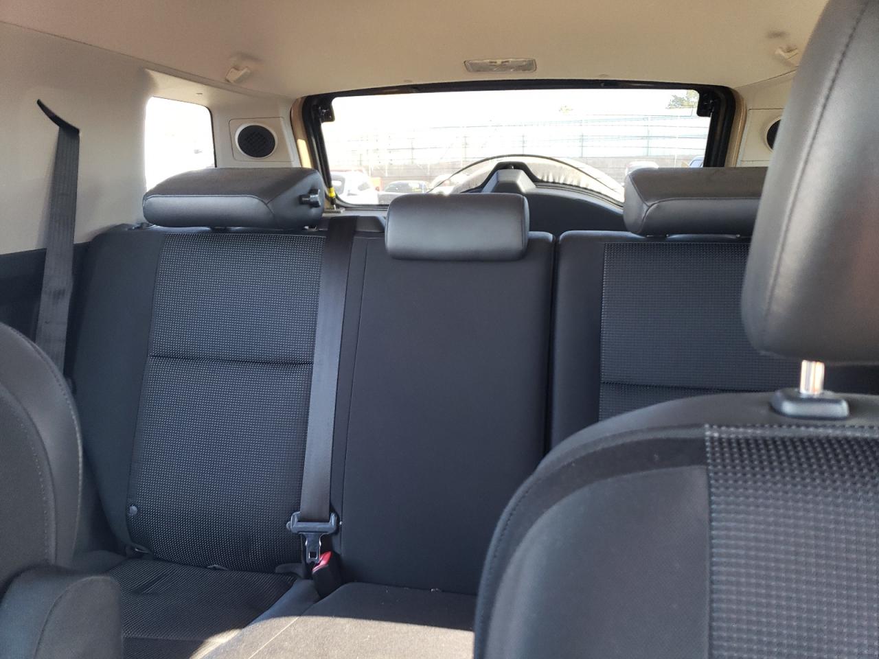 2012 Toyota FJ Cruiser - Image 10