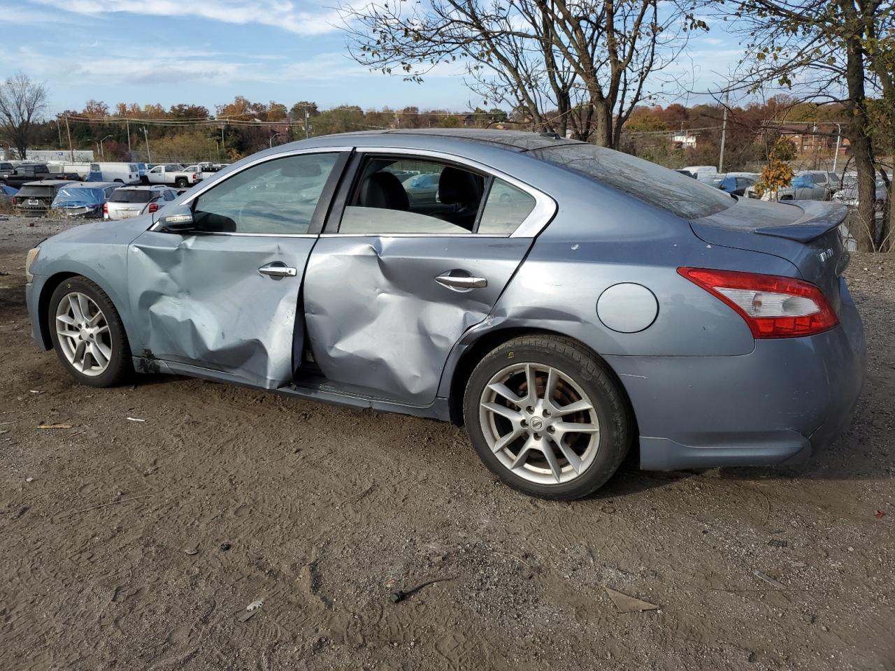 2010 Nissan Maxima - Image 2