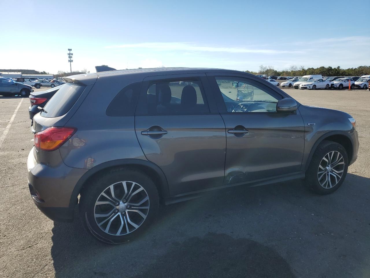 2018 Mitsubishi Outlander - Image 3