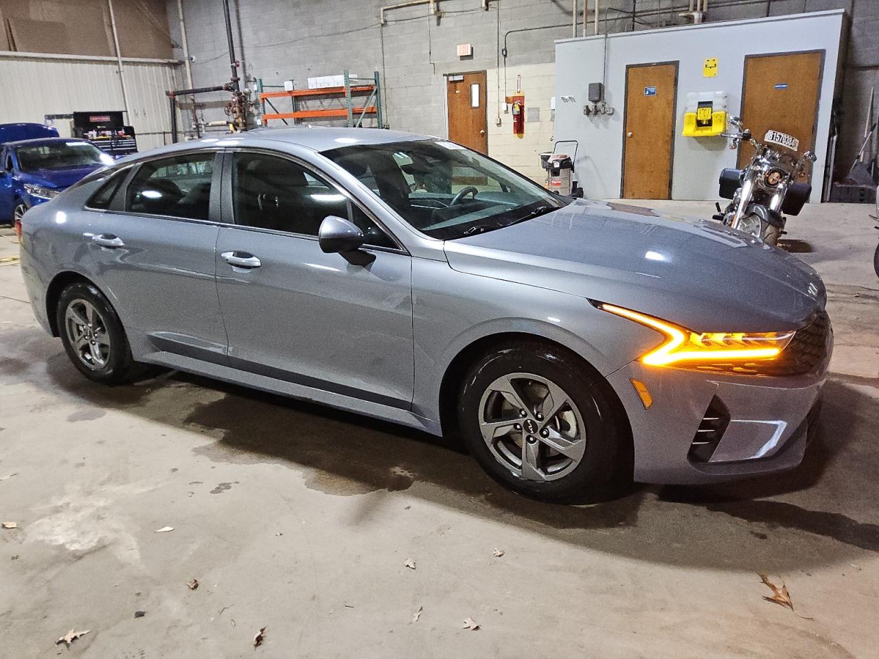 2023 Kia K5 - Image 4