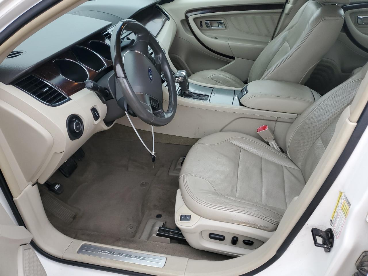 2011 Ford Taurus - Image 7