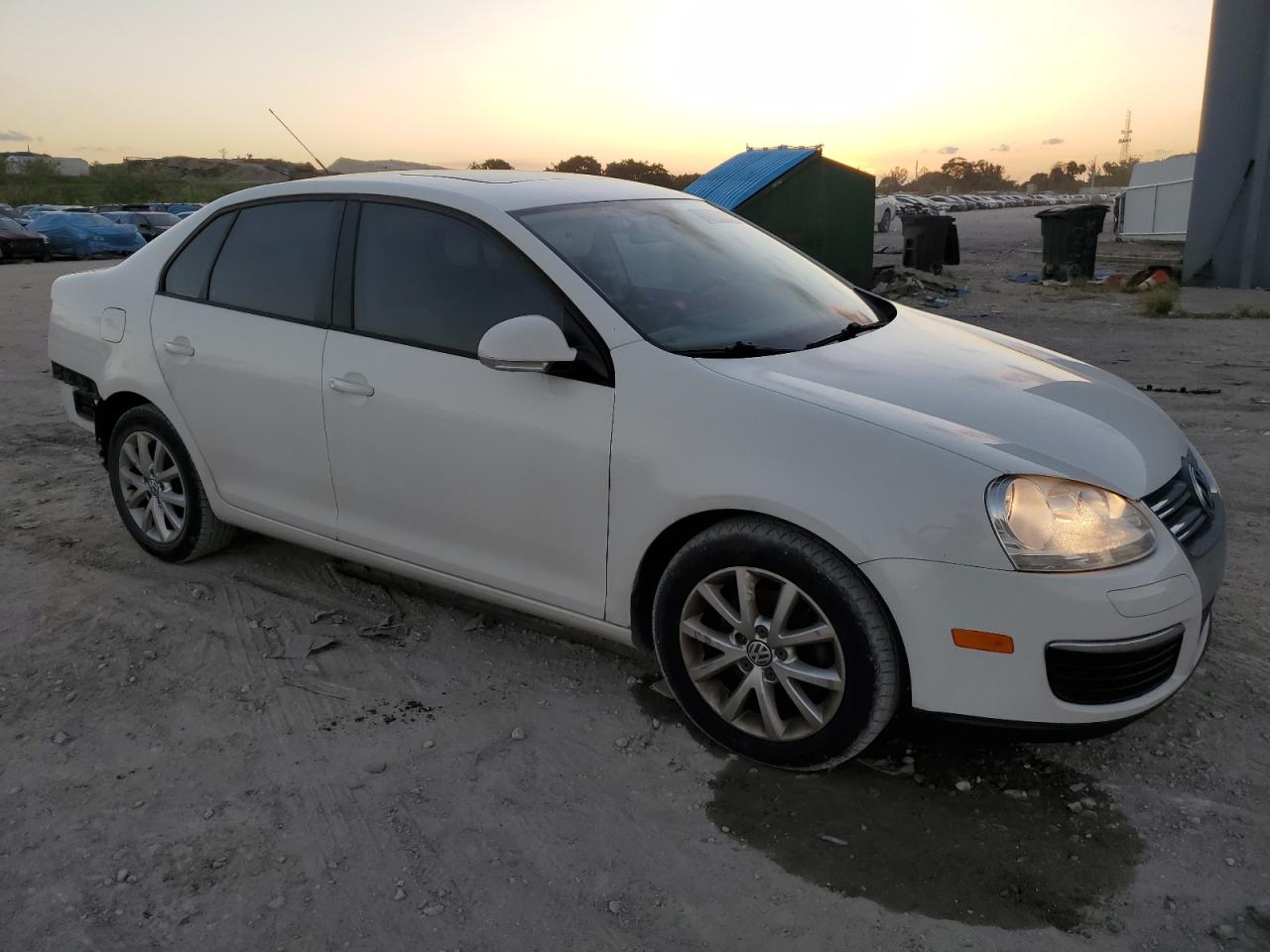 2010 Volkswagen Jetta - Image 4