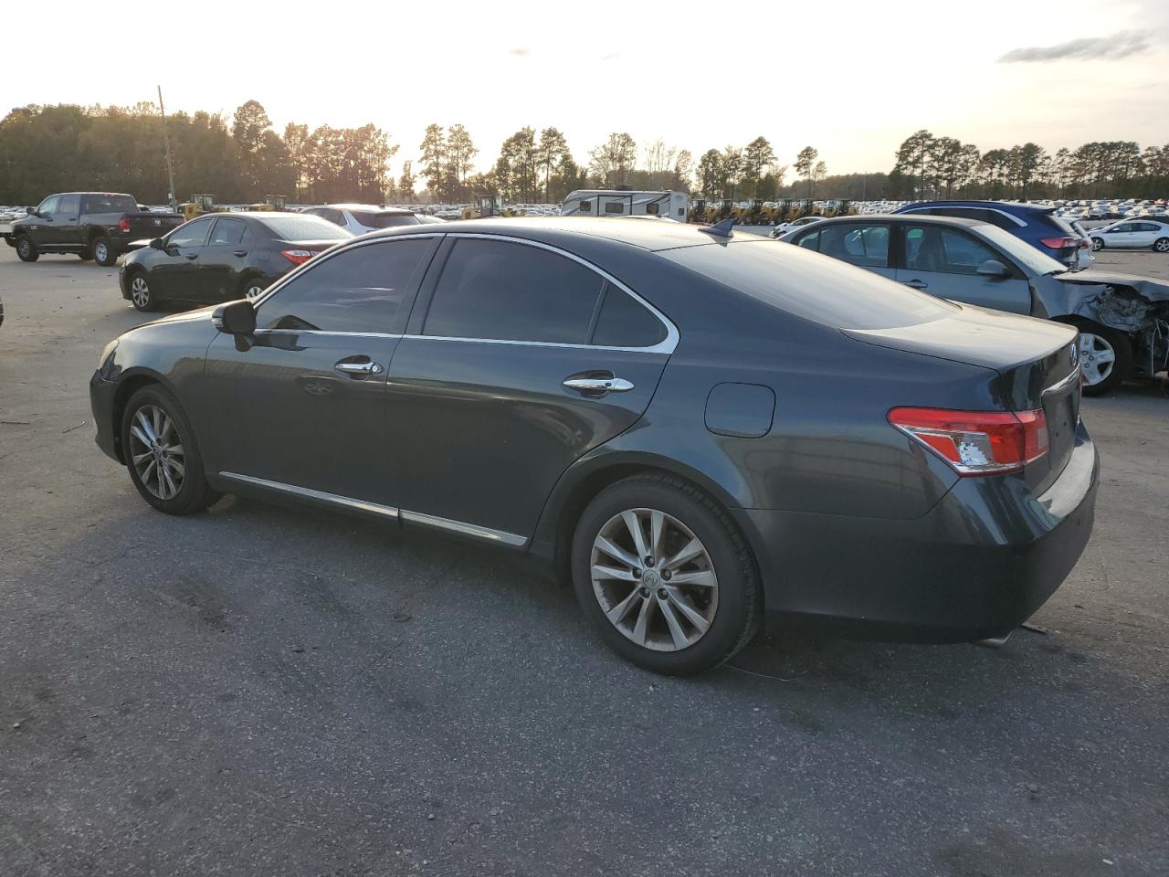 2011 Lexus ES - Image 2