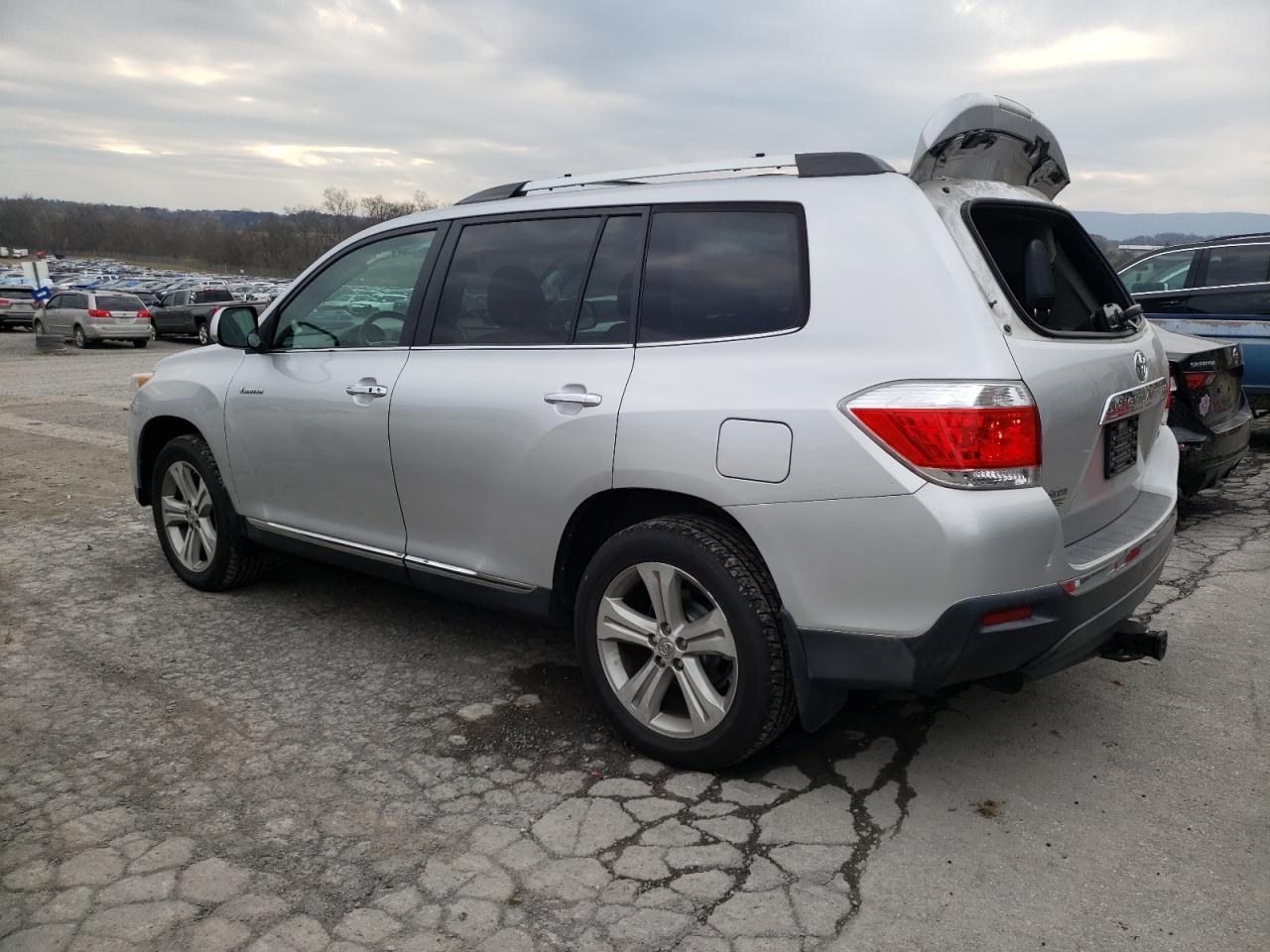 2011 Toyota Highlander - Image 2