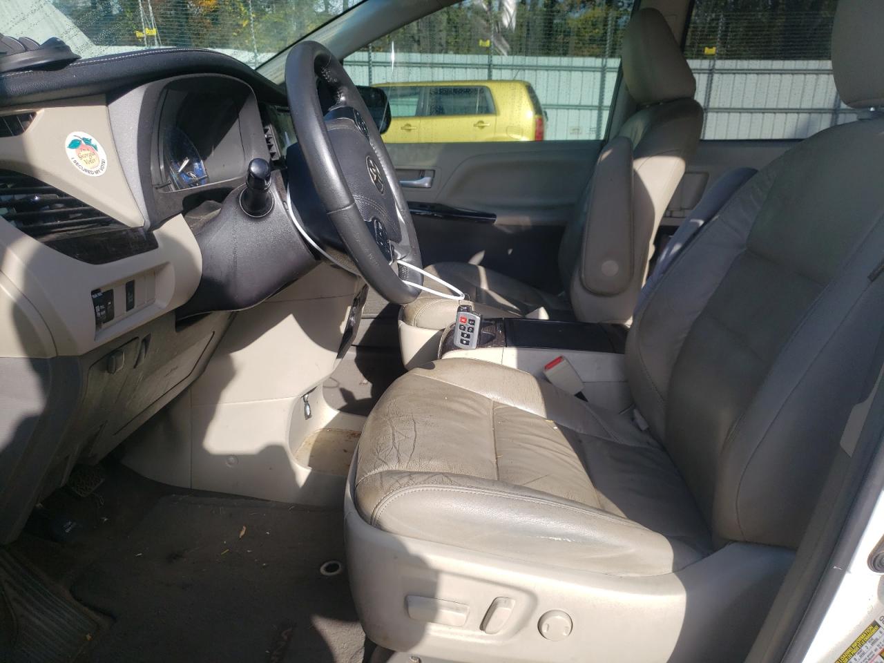 2016 Toyota Sienna - Image 7