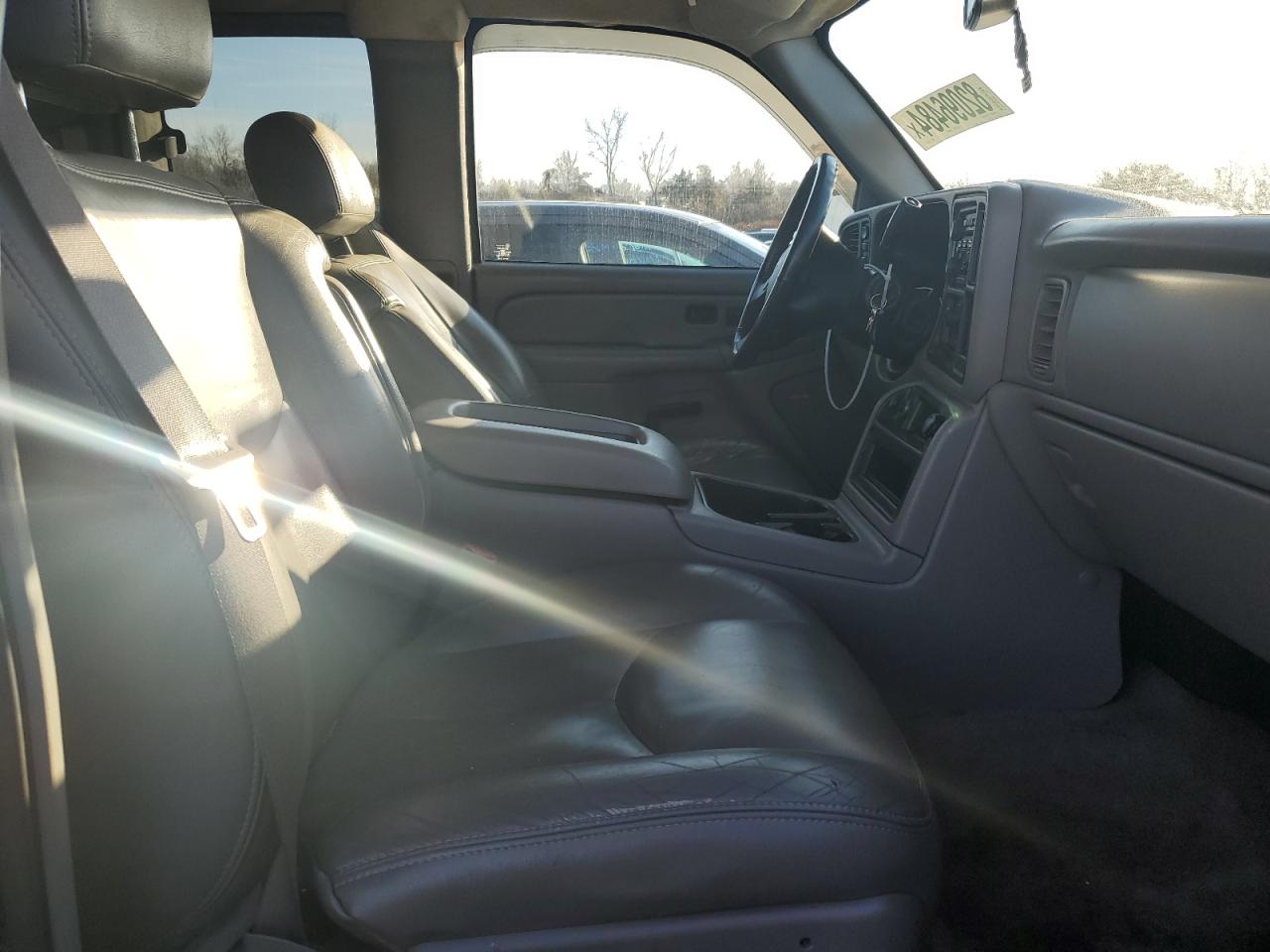 2005 Chevrolet Silverado - Image 10