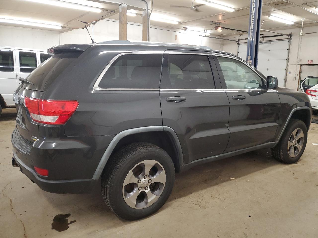 2011 Jeep Grand Cherokee - Image 3