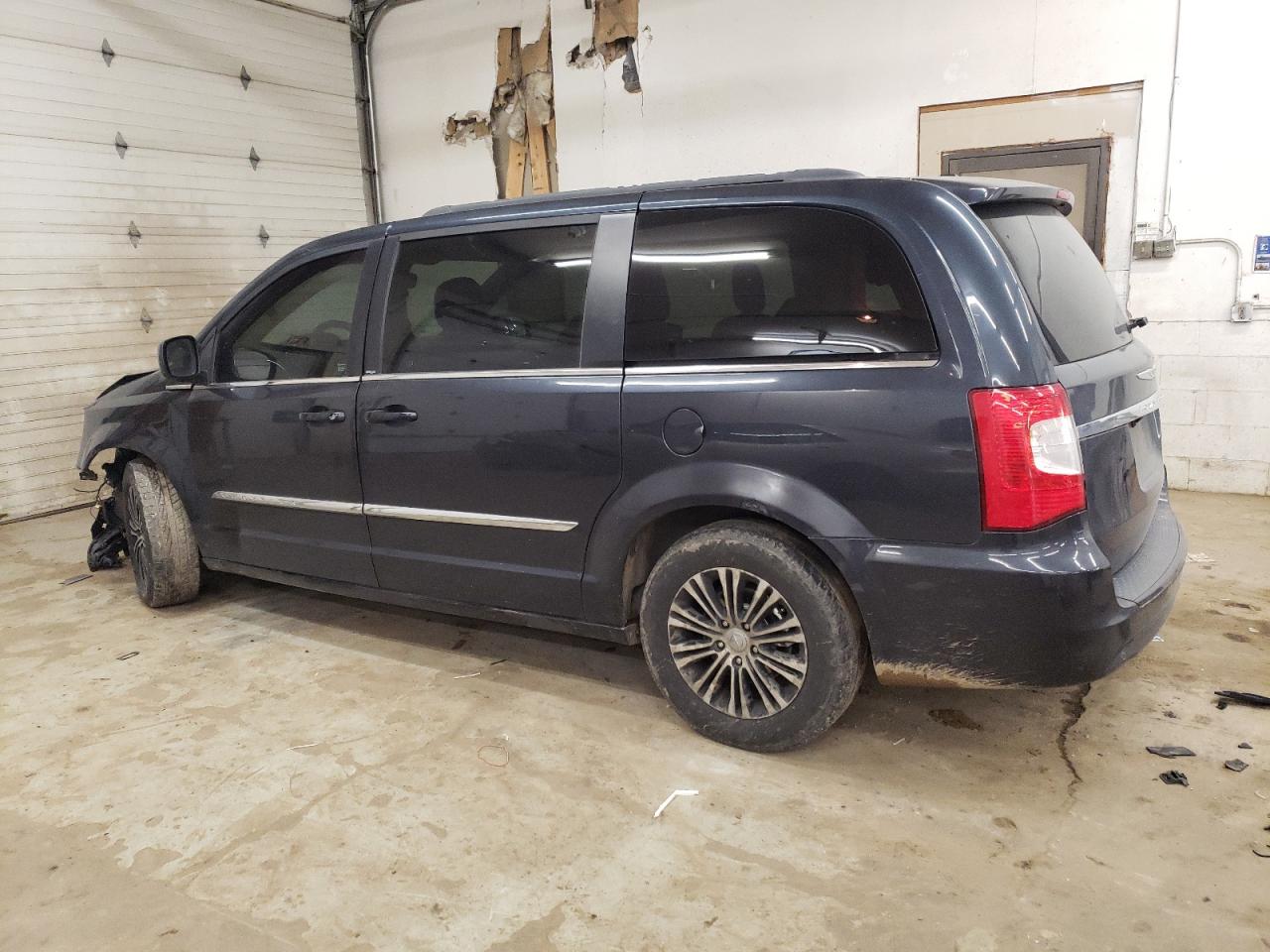 2014 Chrysler Town & Country - Image 2