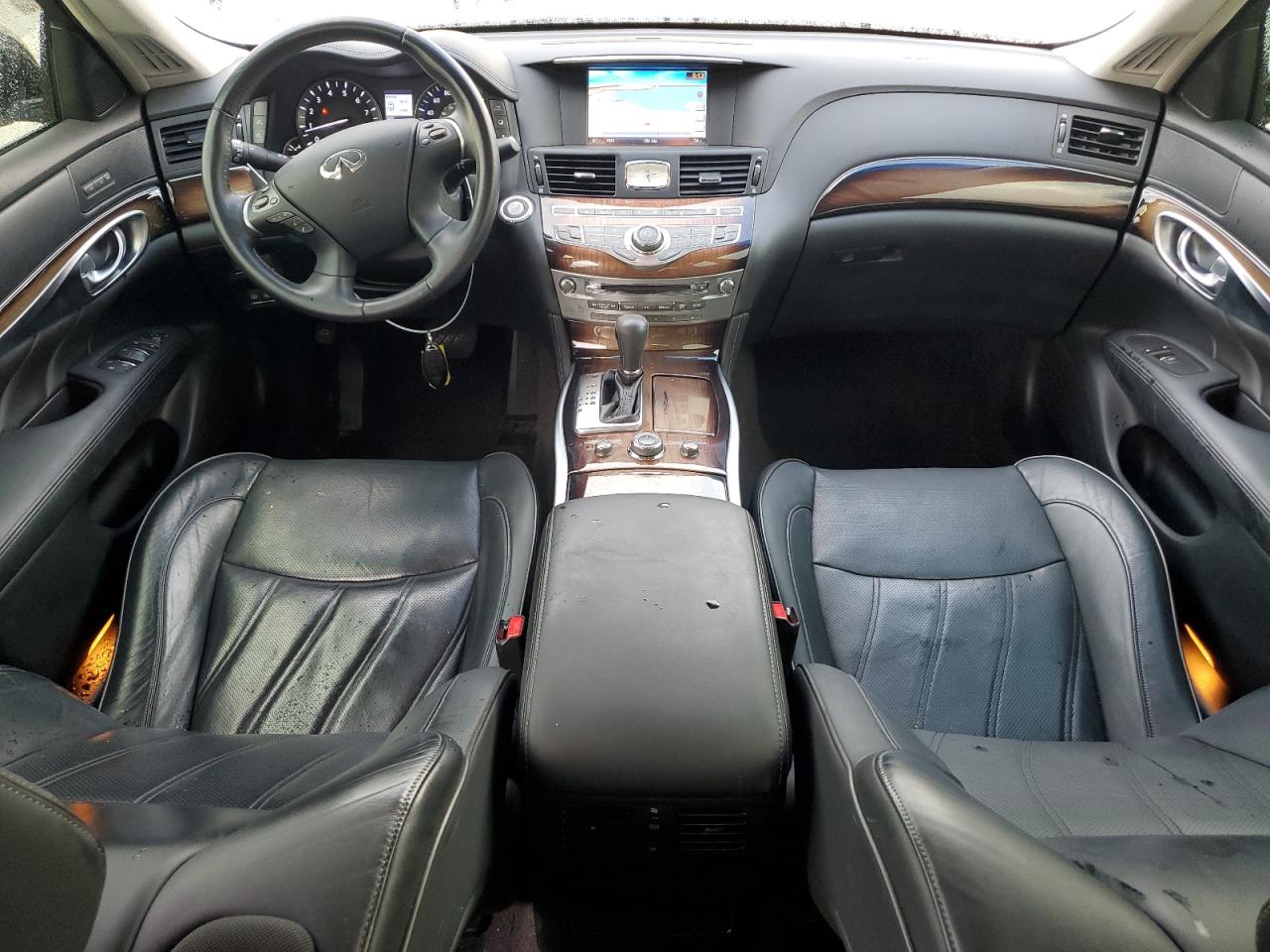 2015 Infiniti Q70 - Image 8