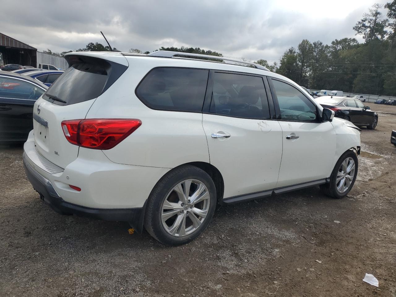 2018 Nissan Pathfinder - Image 3