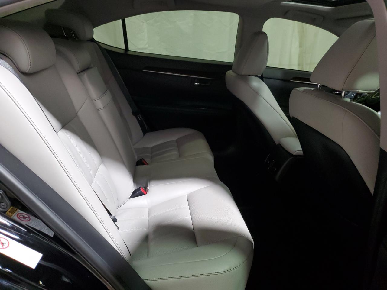2017 Lexus ES - Image 10