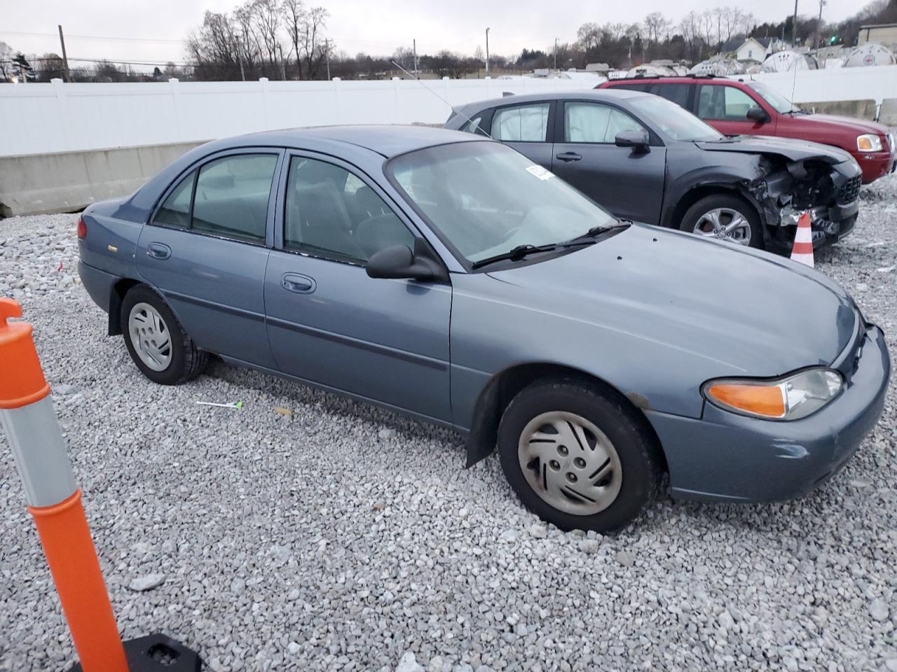 1999 Ford Escort - Image 4