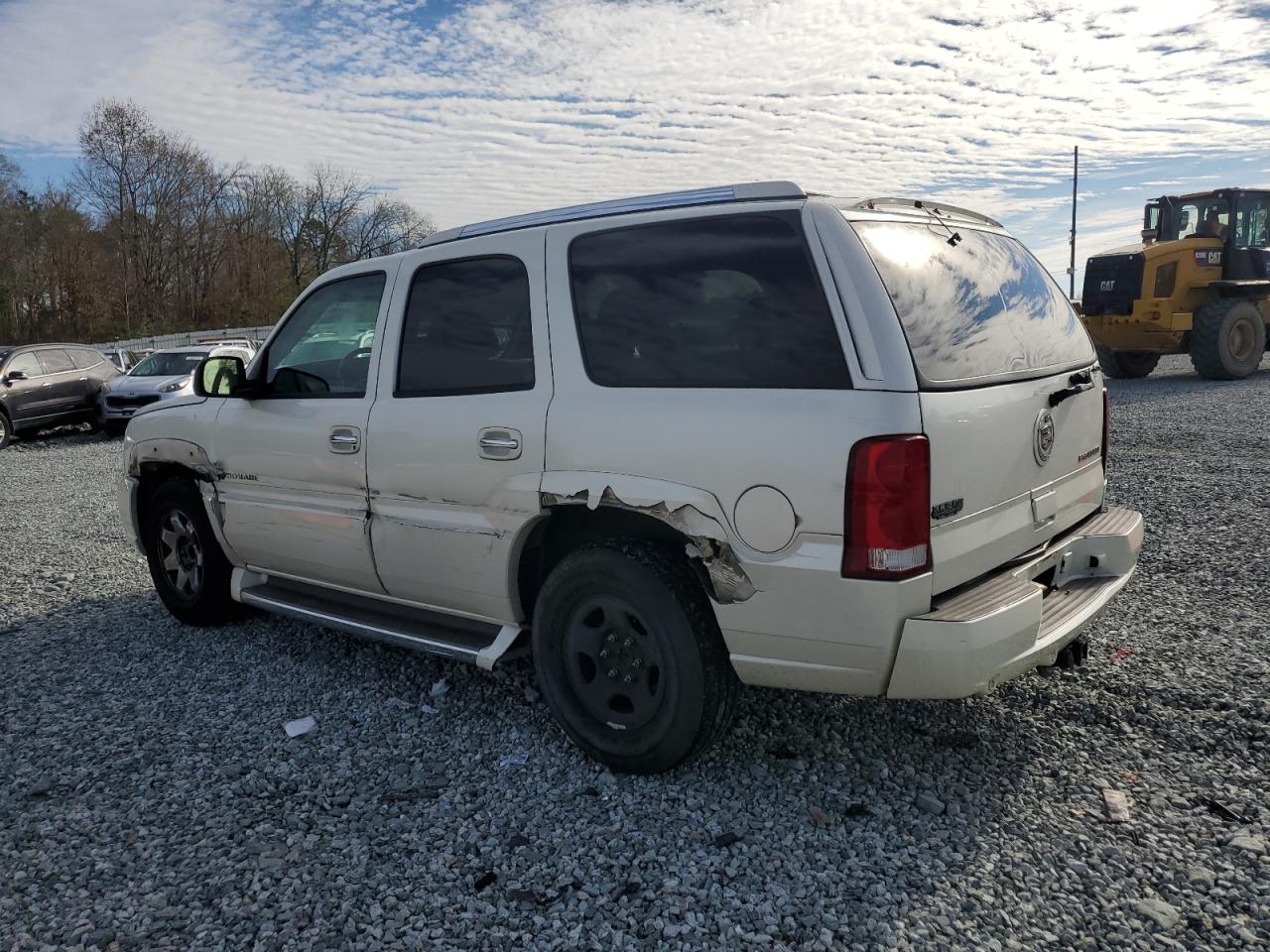 2004 Cadillac Escalade - Image 2