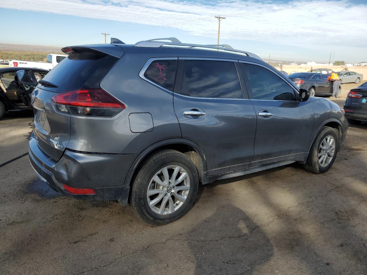 2020 Nissan Rogue - Image 3