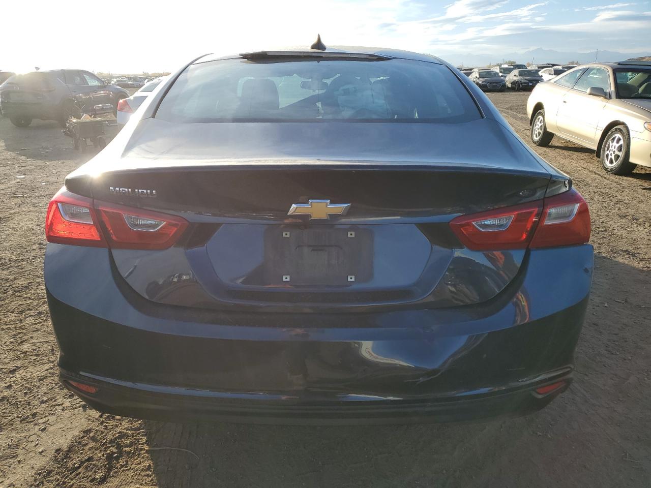 VIN 1G1ZB5ST3HF111083 2017 CHEVROLET MALIBU no.6