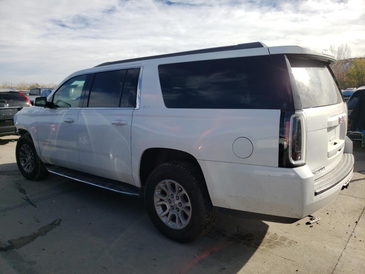 2015 GMC Yukon - Image 2