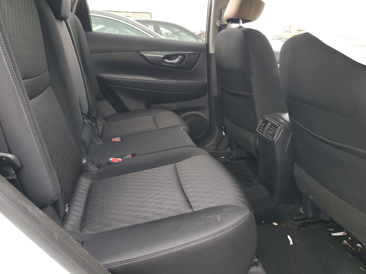 2018 Nissan Rogue - Image 10
