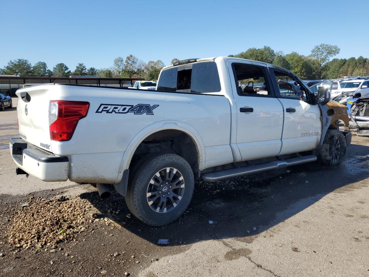 VIN 1N6BA1F41KN520359 2019 NISSAN TITAN no.3