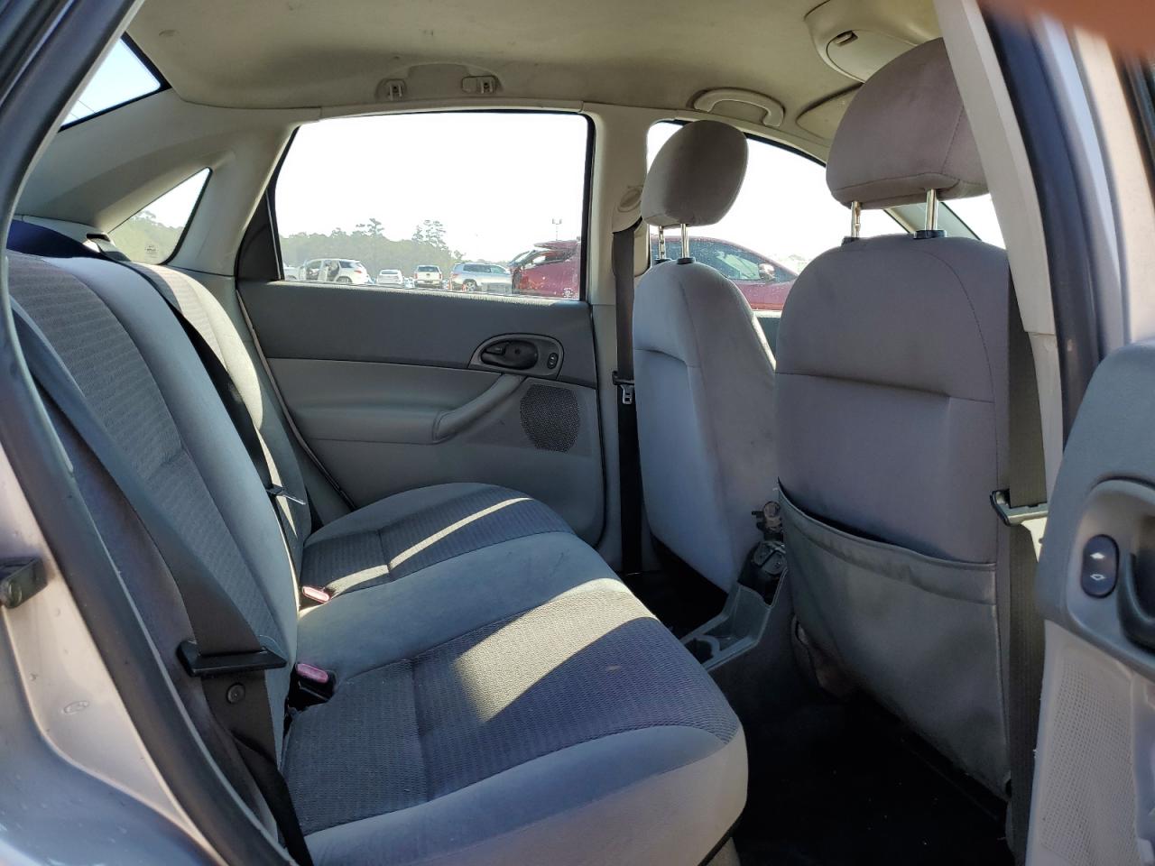 2005 Ford Focus - Image 10