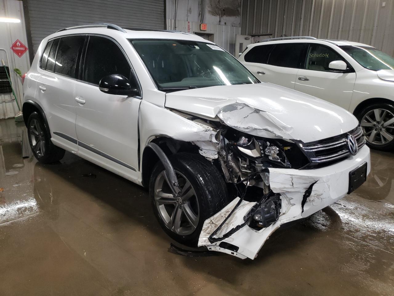 2017 Volkswagen Tiguan - Image 4