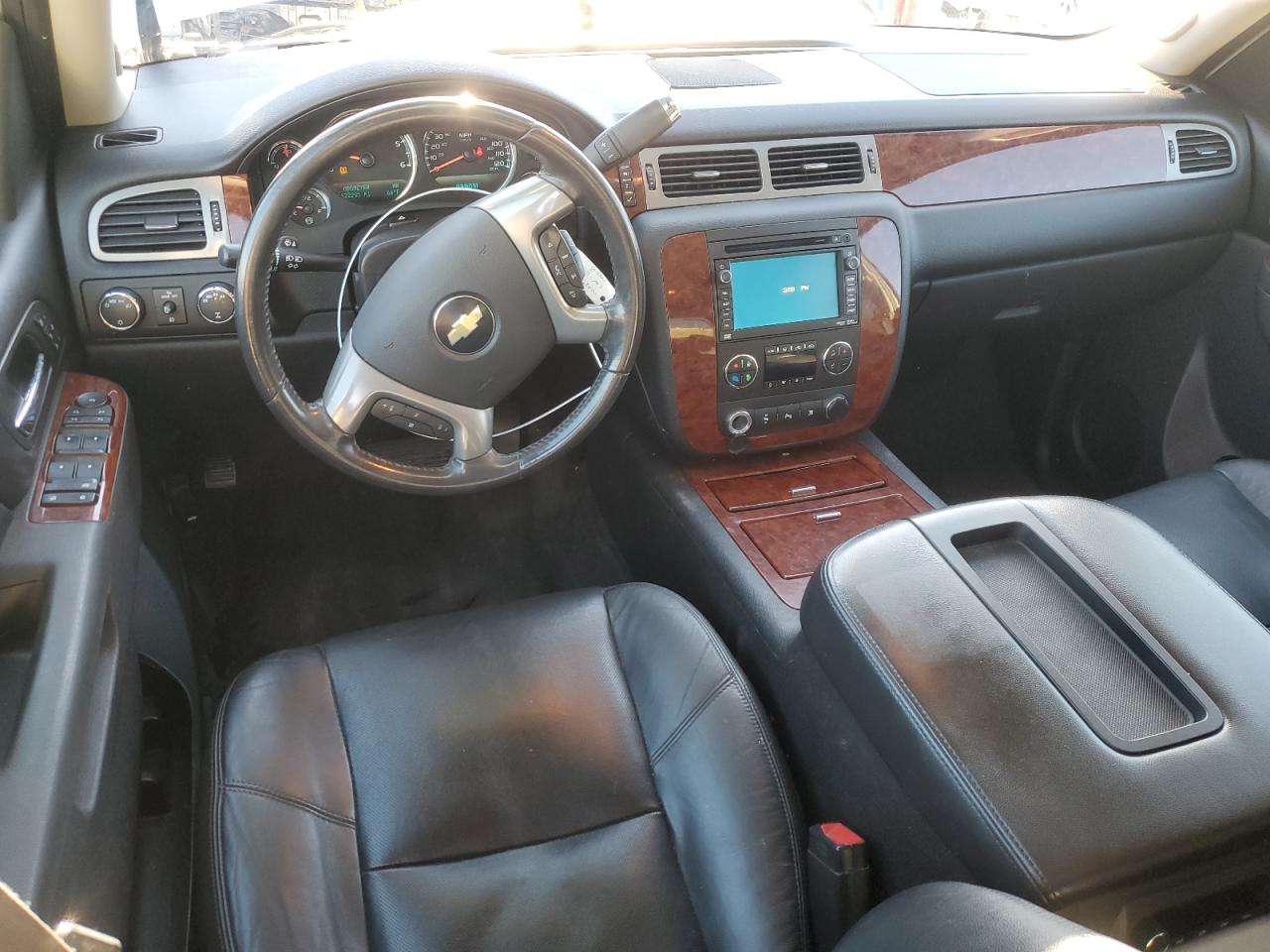 2011 Chevrolet Avalanche - Image 8