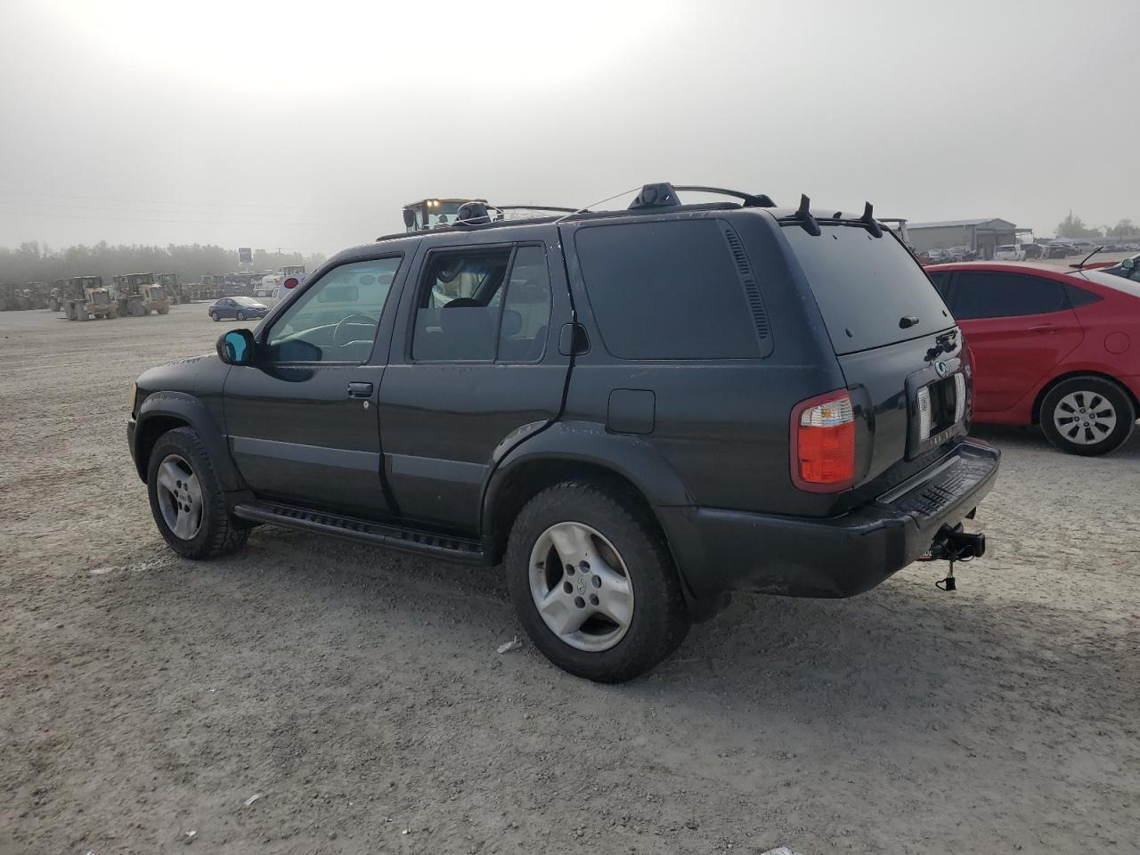 2001 Infiniti QX4 - Image 2