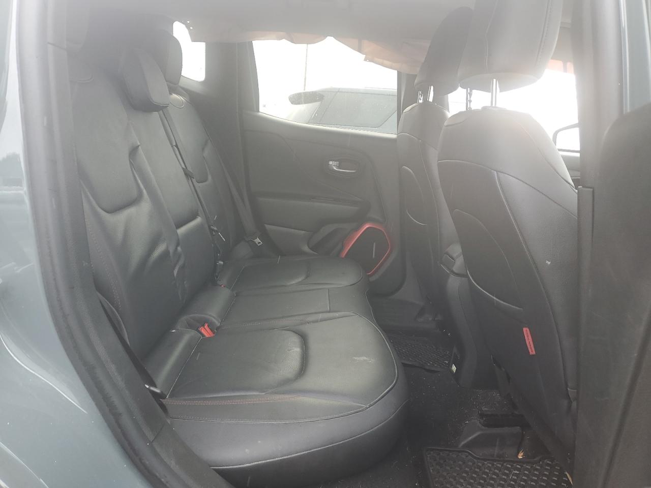2016 Jeep Renegade - Image 10
