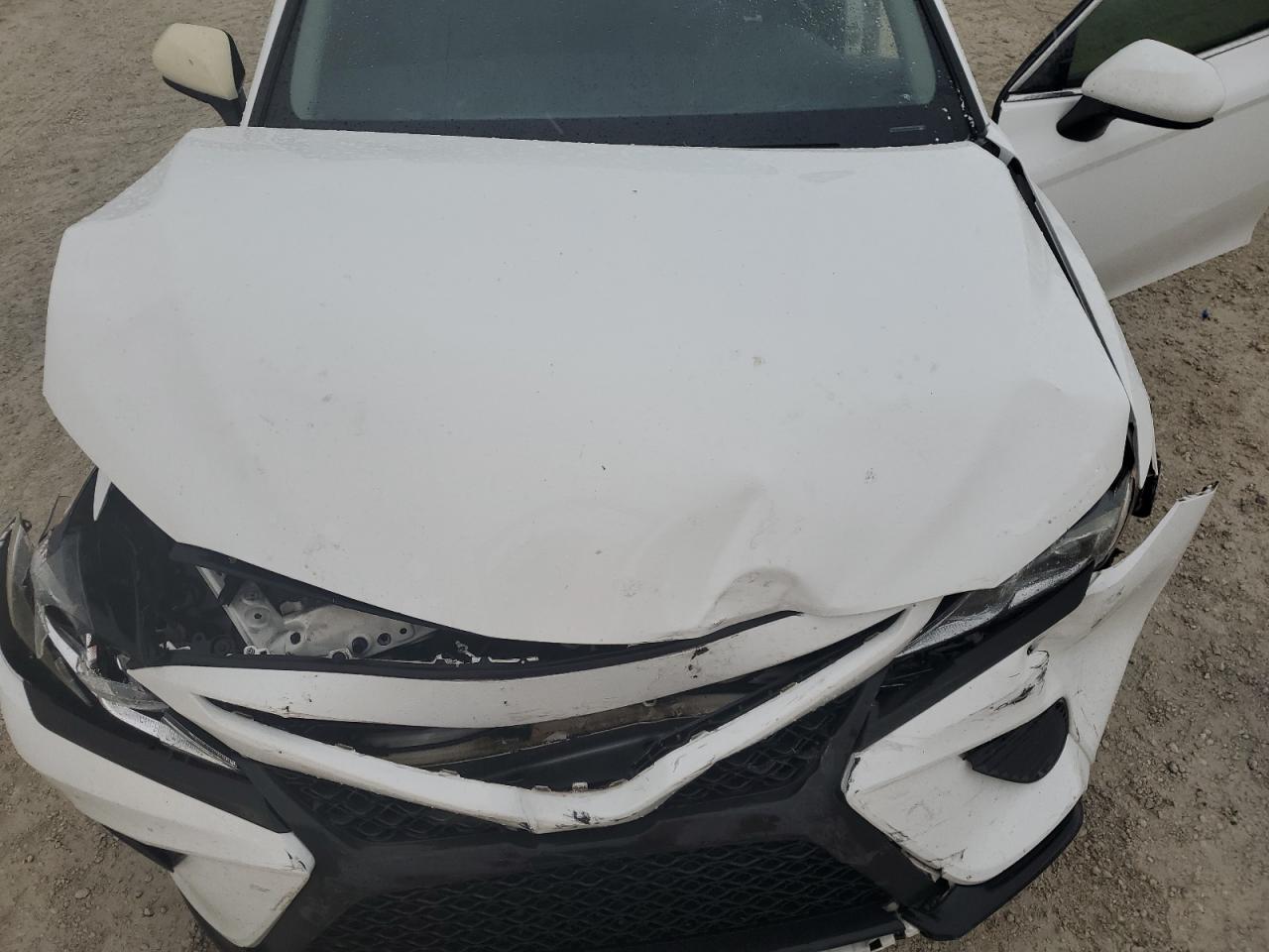2020 Toyota Camry - Image 11