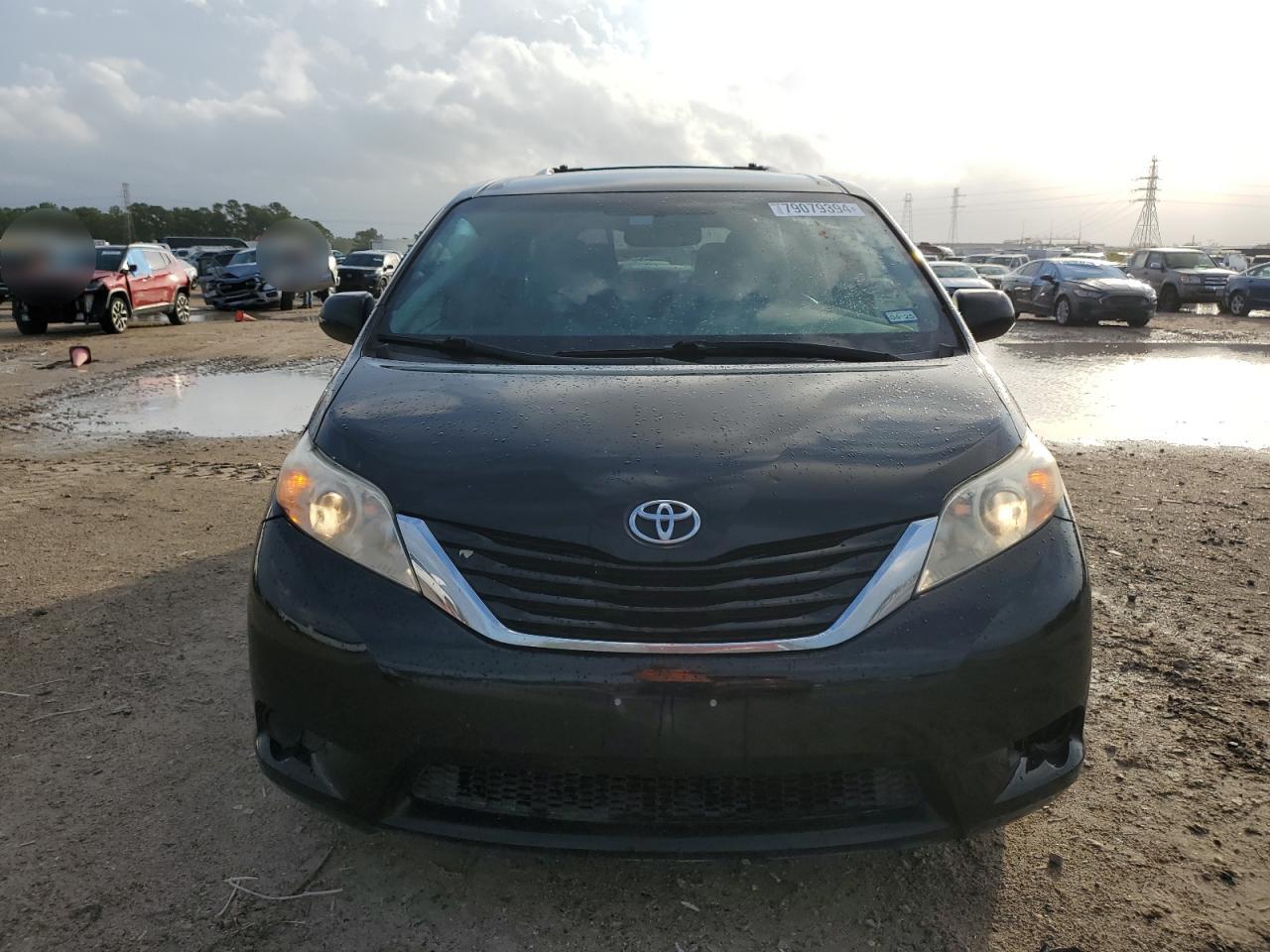 2017 Toyota Sienna - Image 5