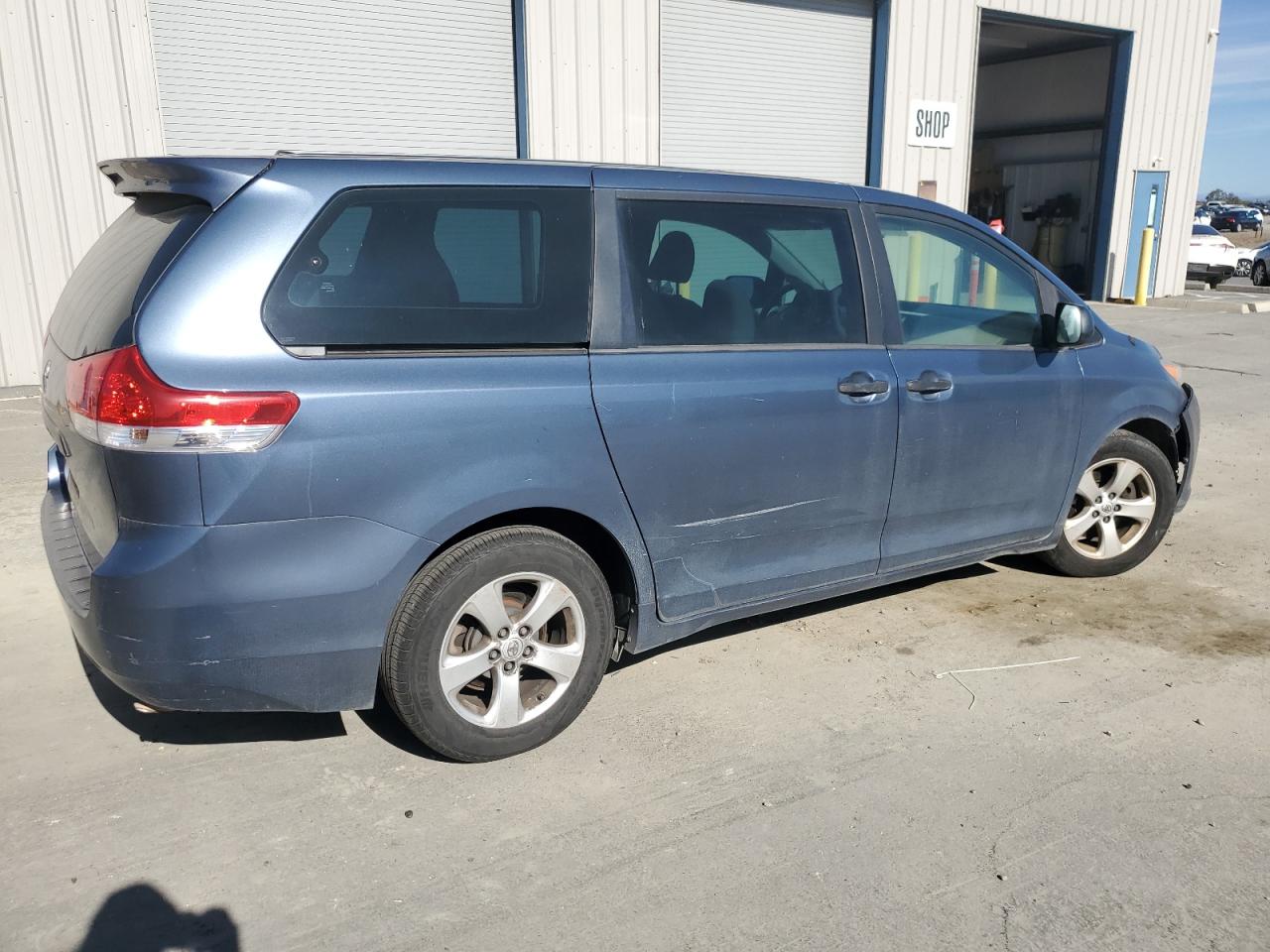 2014 Toyota Sienna - Image 3