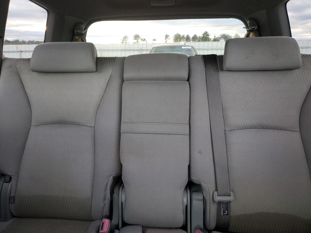 2004 Toyota Highlander - Image 10