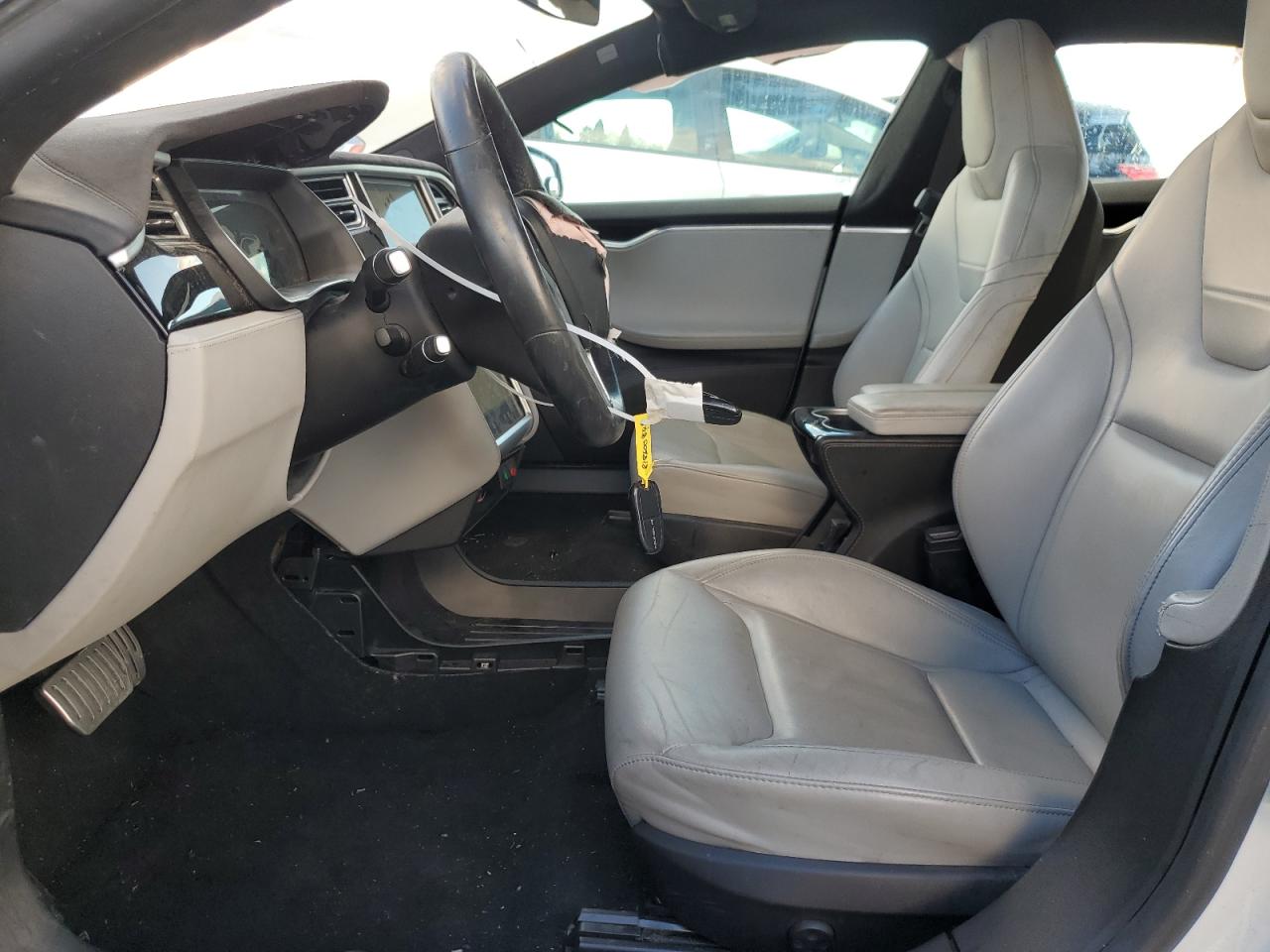 2015 Tesla Model S VIN: 5YJSA1E40FF110998 Lot: 81860084