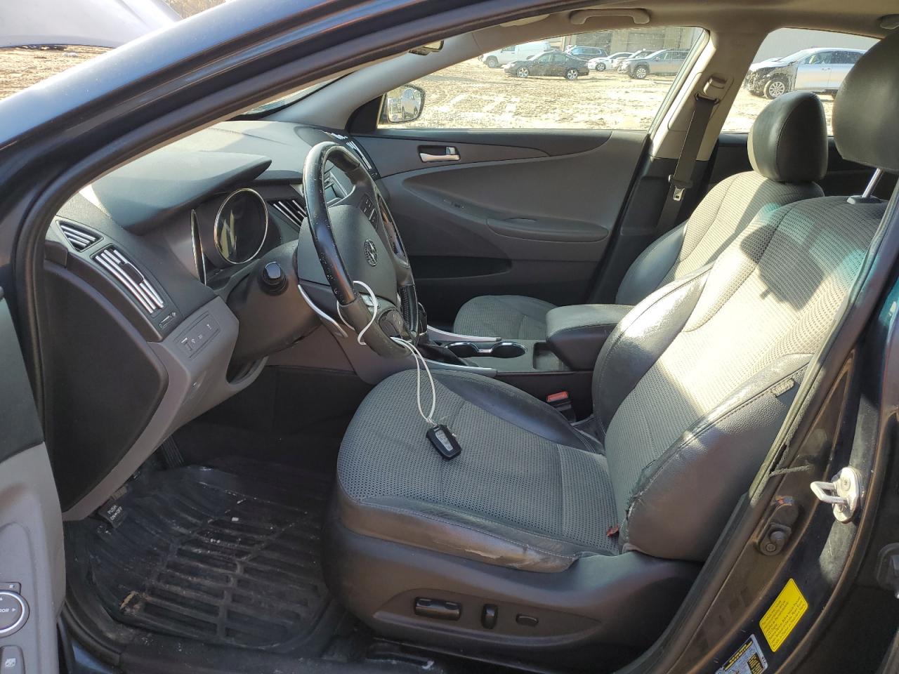 2012 Hyundai Sonata - Image 7