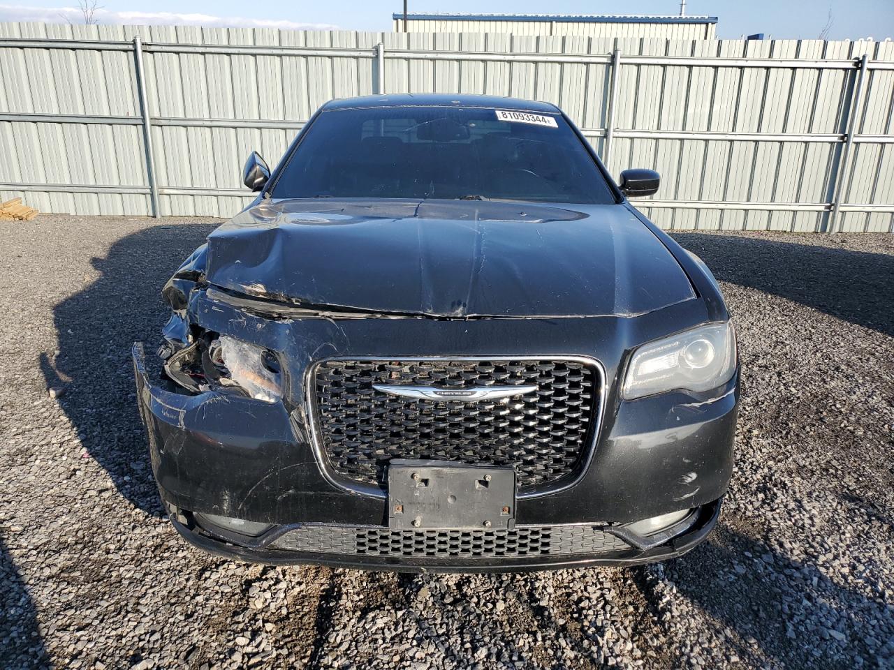 2016 Chrysler 300 - Image 5
