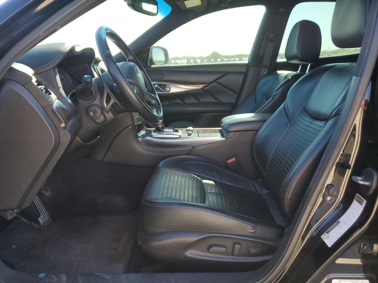 2016 Infiniti Q70 - Image 7
