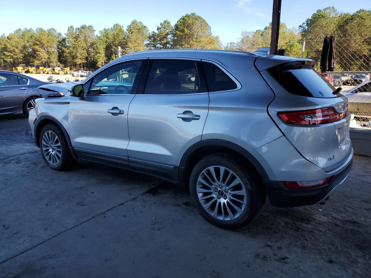 VIN 5LMCJ3D98GUJ28650 2016 LINCOLN MKC no.2