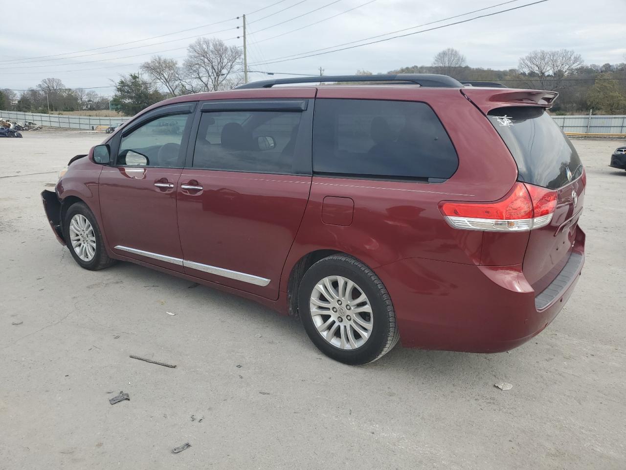 2011 Toyota Sienna - Image 2
