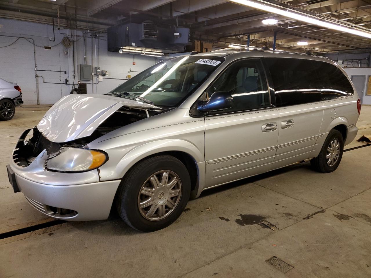 2005 Chrysler Town & Country - Image 1