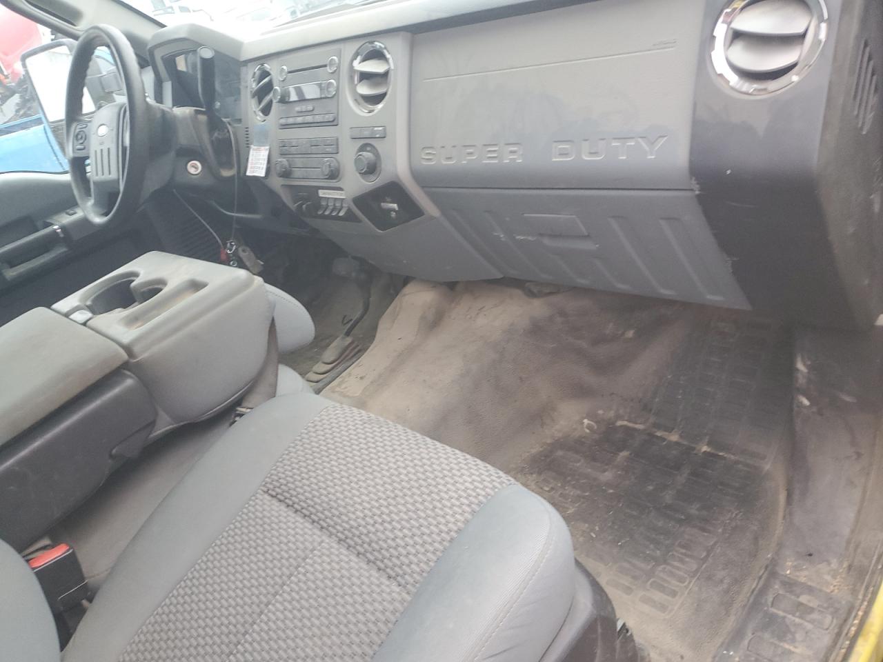 2015 Ford F550 - Image 8