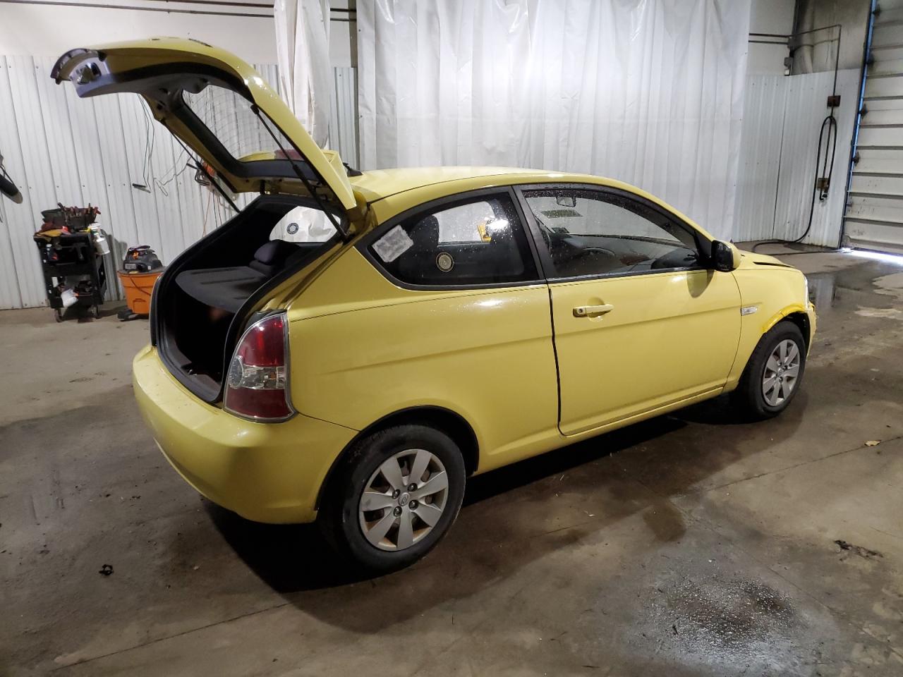 2010 Hyundai Accent - Image 3