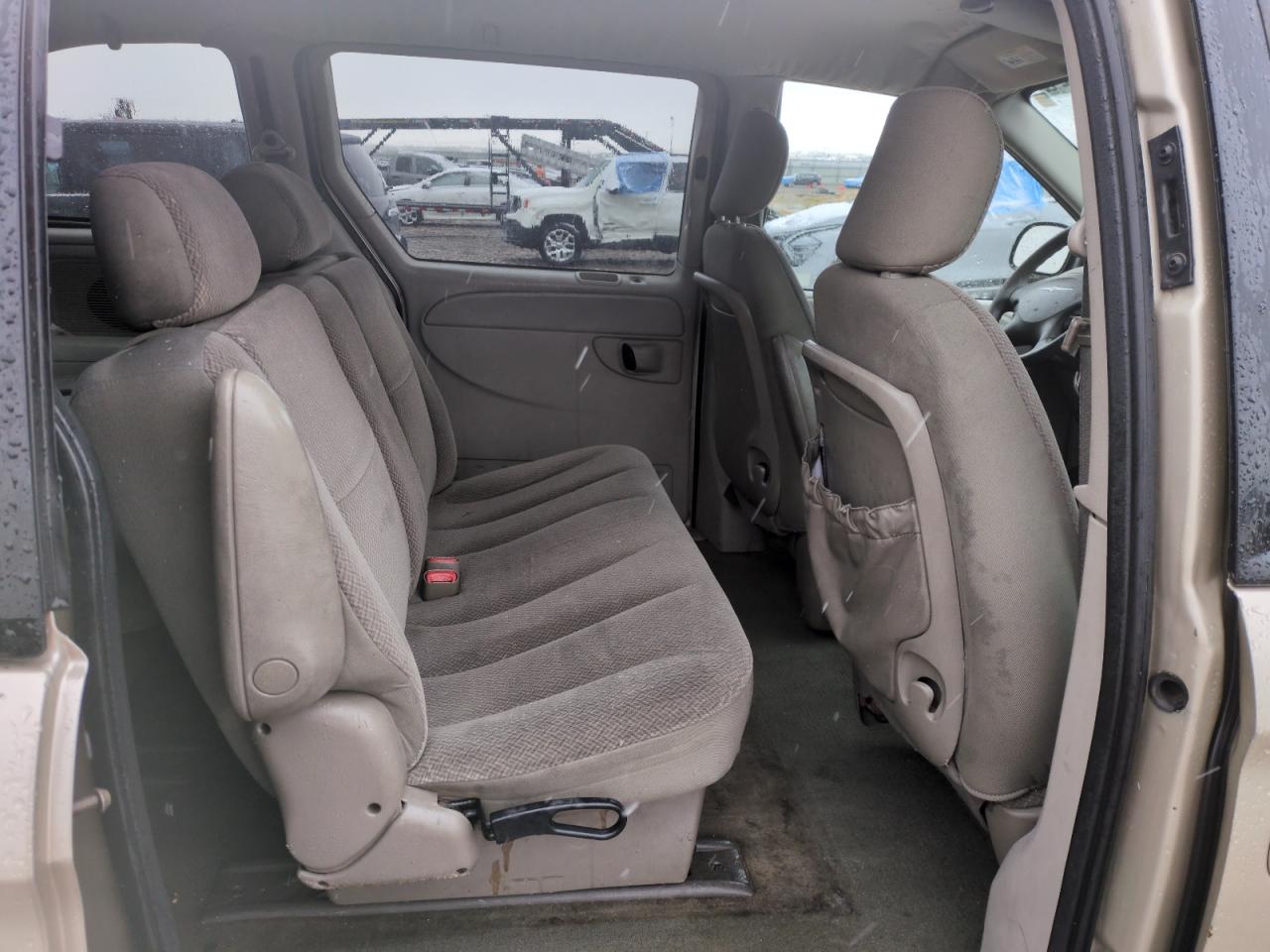 2005 Chrysler Town & Country - Image 11
