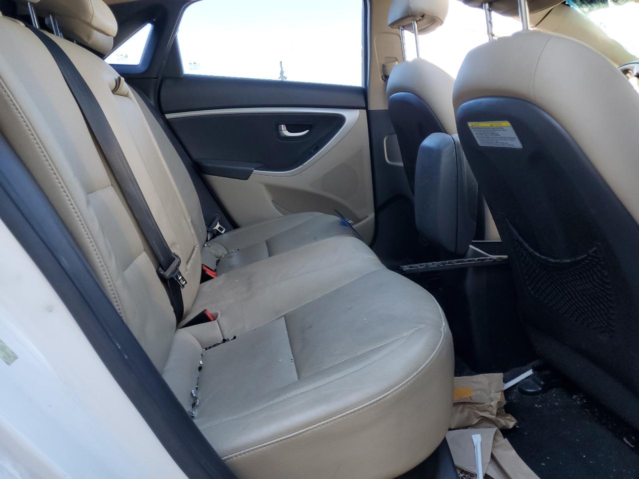 2013 Hyundai Elantra - Image 11