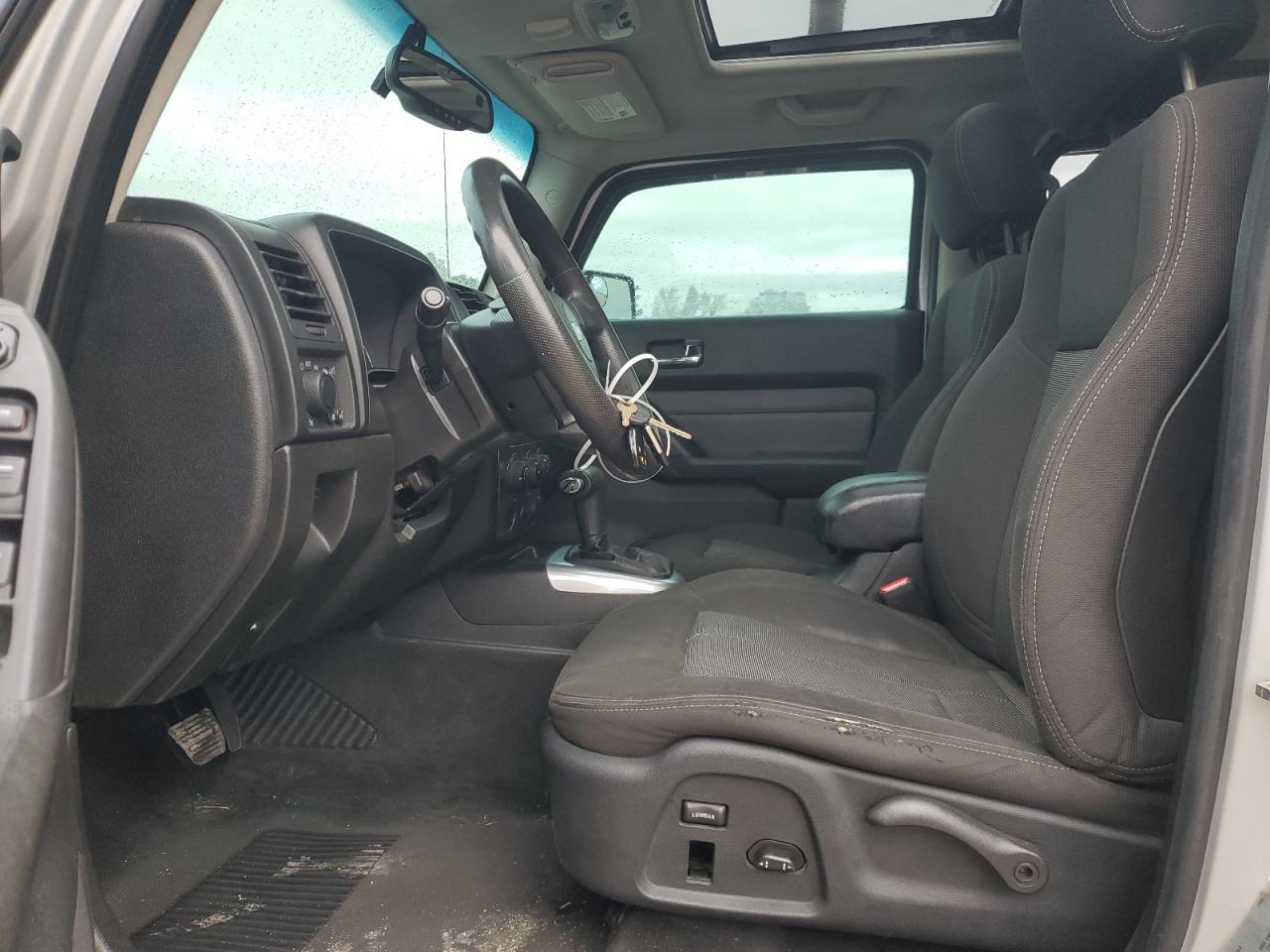 2010 Hummer H3 - Image 7