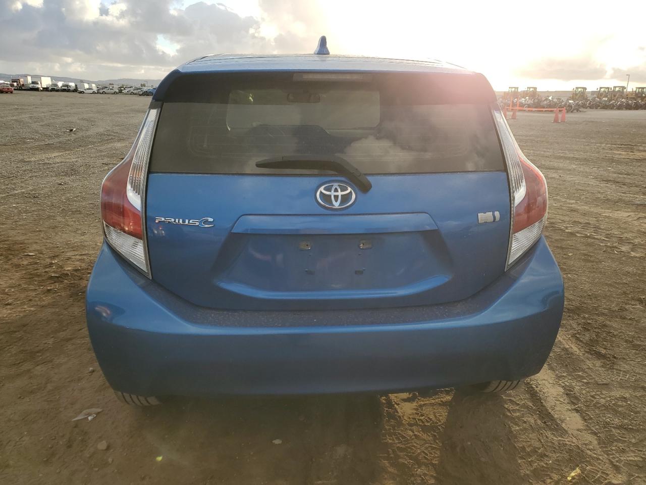 2016 Toyota Prius C VIN: JTDKDTB33G1135418 Lot: 81175004