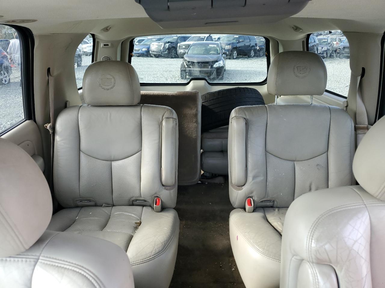 2004 Cadillac Escalade - Image 10
